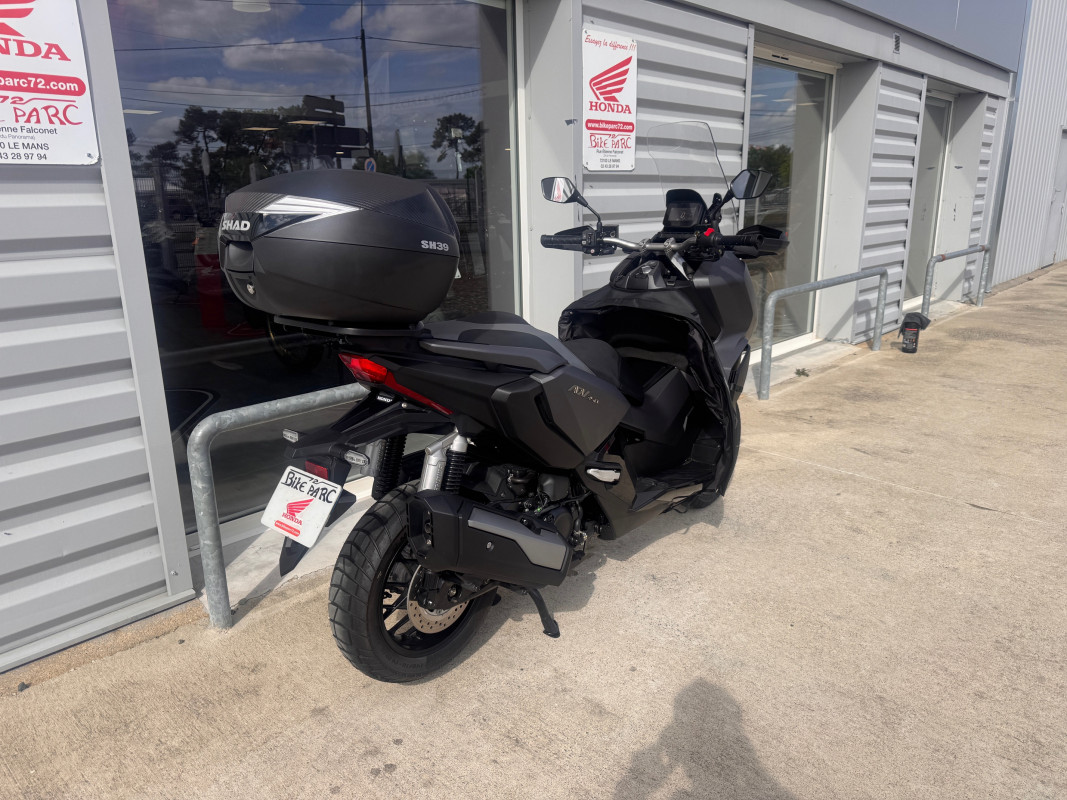 TRIUMPH ROCKET 3 R 2500 cm3 - 3R ESPACE MOTO 50  AGNEAUX 